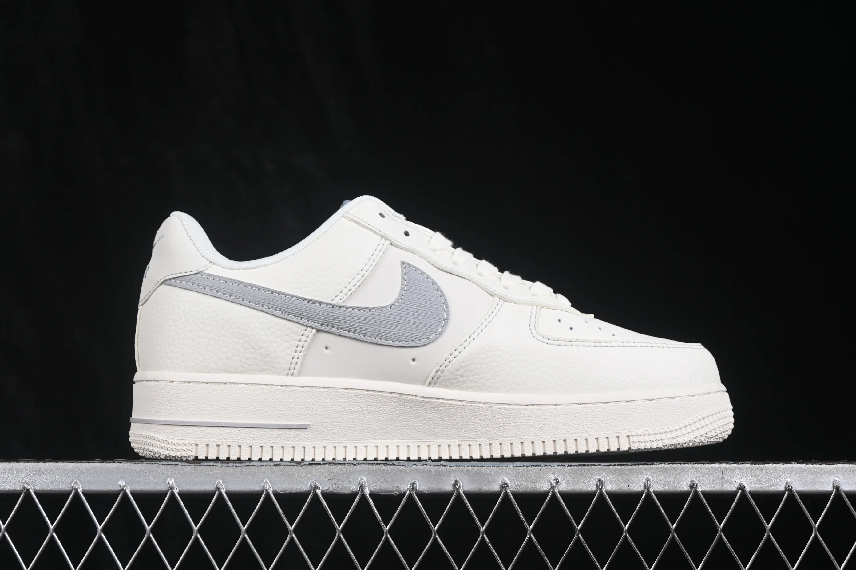All categories Nk Air Force 1 Air Force series Nk Air Force 1 Low Air Force low-top Nike Air Force 1'07 Low Air Force 1 low-top casual sneakers DN9688-110